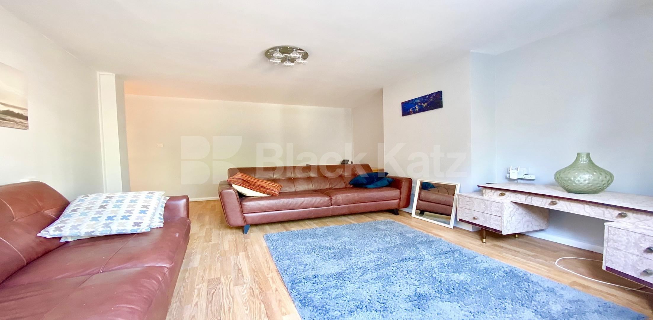 			3 BEDROOM APARTMENT WITH PATIO!, 3 Bedroom, 1 bath, 1 reception Apartment			 King Henrys Walk, DALSTON N1